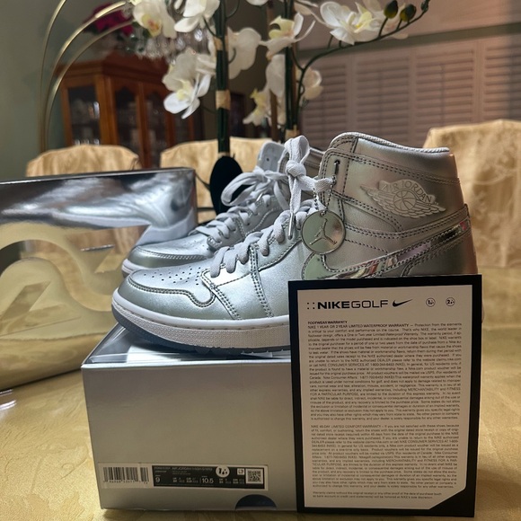 🩶New Women’s 10.5 / Mens 9- Nike Air Jordan 1 Retro High OG  NRG Chrome Sneakers - Picture 10 of 11